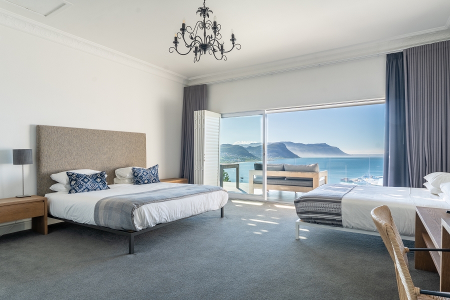 6 Bedroom Property for Sale in Simons Kloof Western Cape